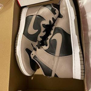 Nike dunk high “moon fossil”